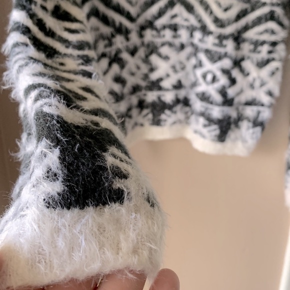 BETHANY MOTA Geometric Print Fuzzy Long Sleeve Sweater - Picture 4 of 7